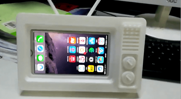 一技術(shù)宅的腦洞：3D打印復(fù)古電視機(jī)竟能‘吃掉’手機(jī)！